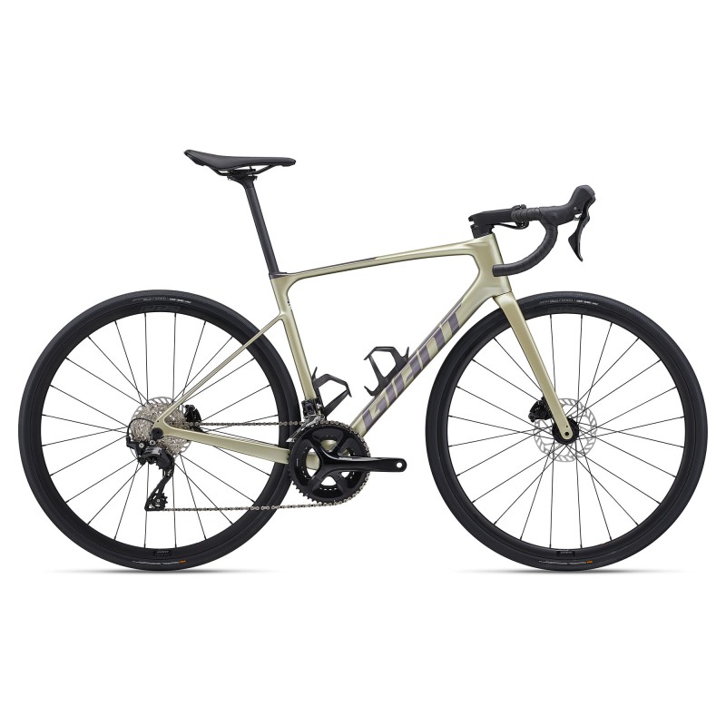 bicicleta de carretera giant defy Advanced 2 2024